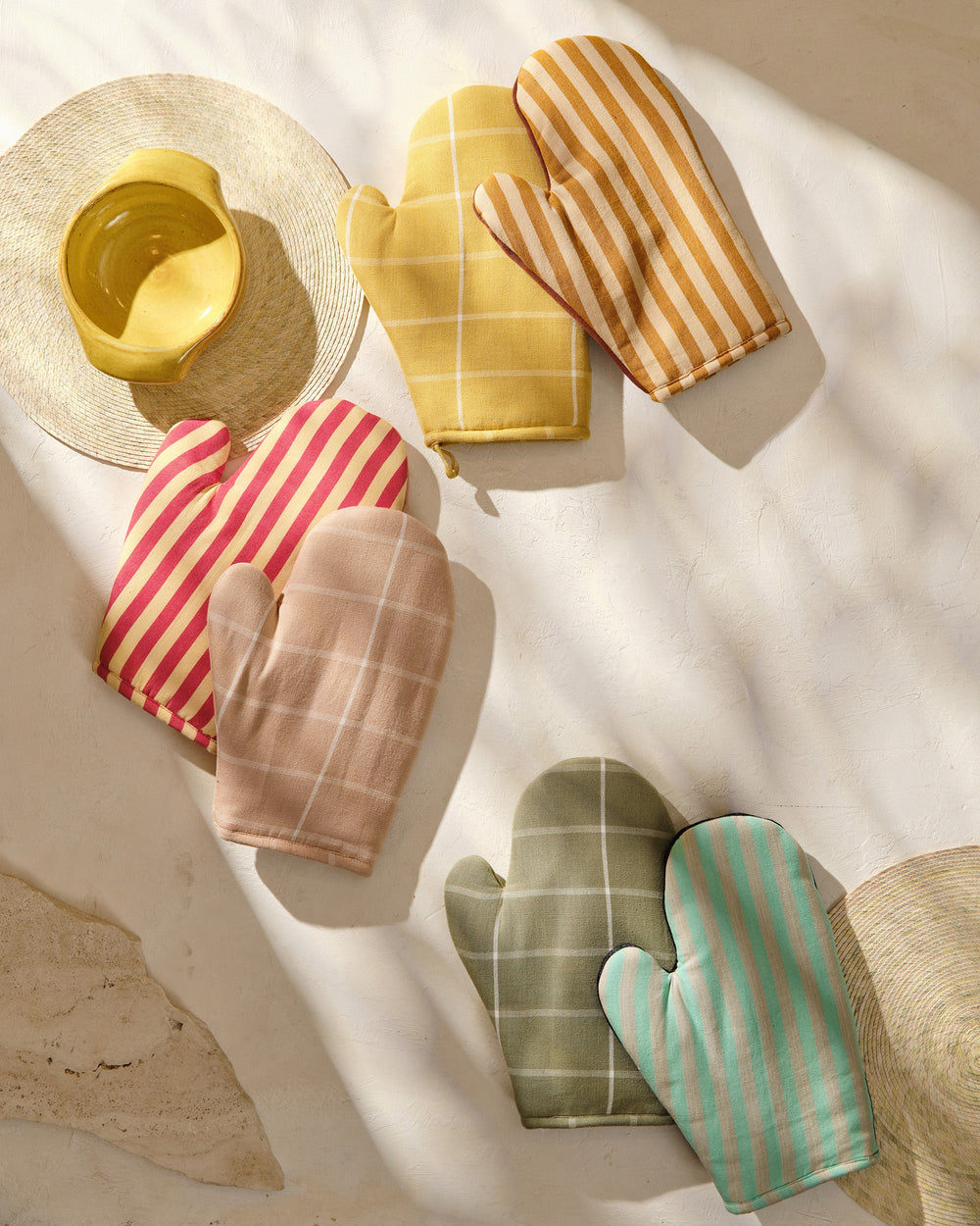 Grid Oven Mitt - Gold