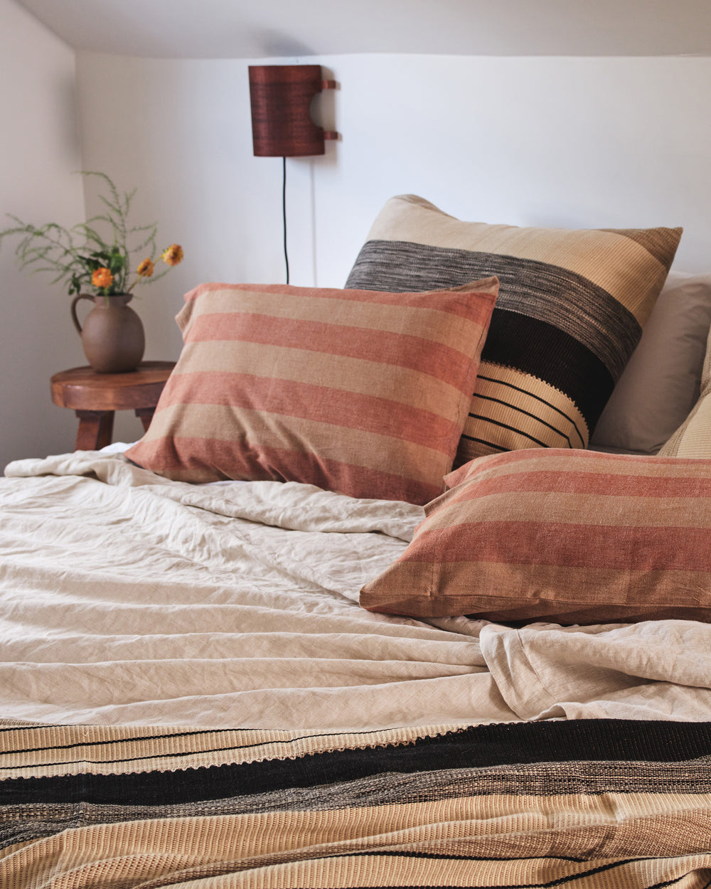 Pantelhó Pillow - Black + Beige