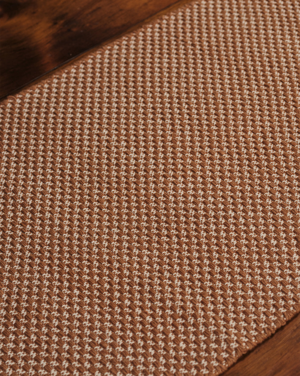 The Pebble Rug - Crudo