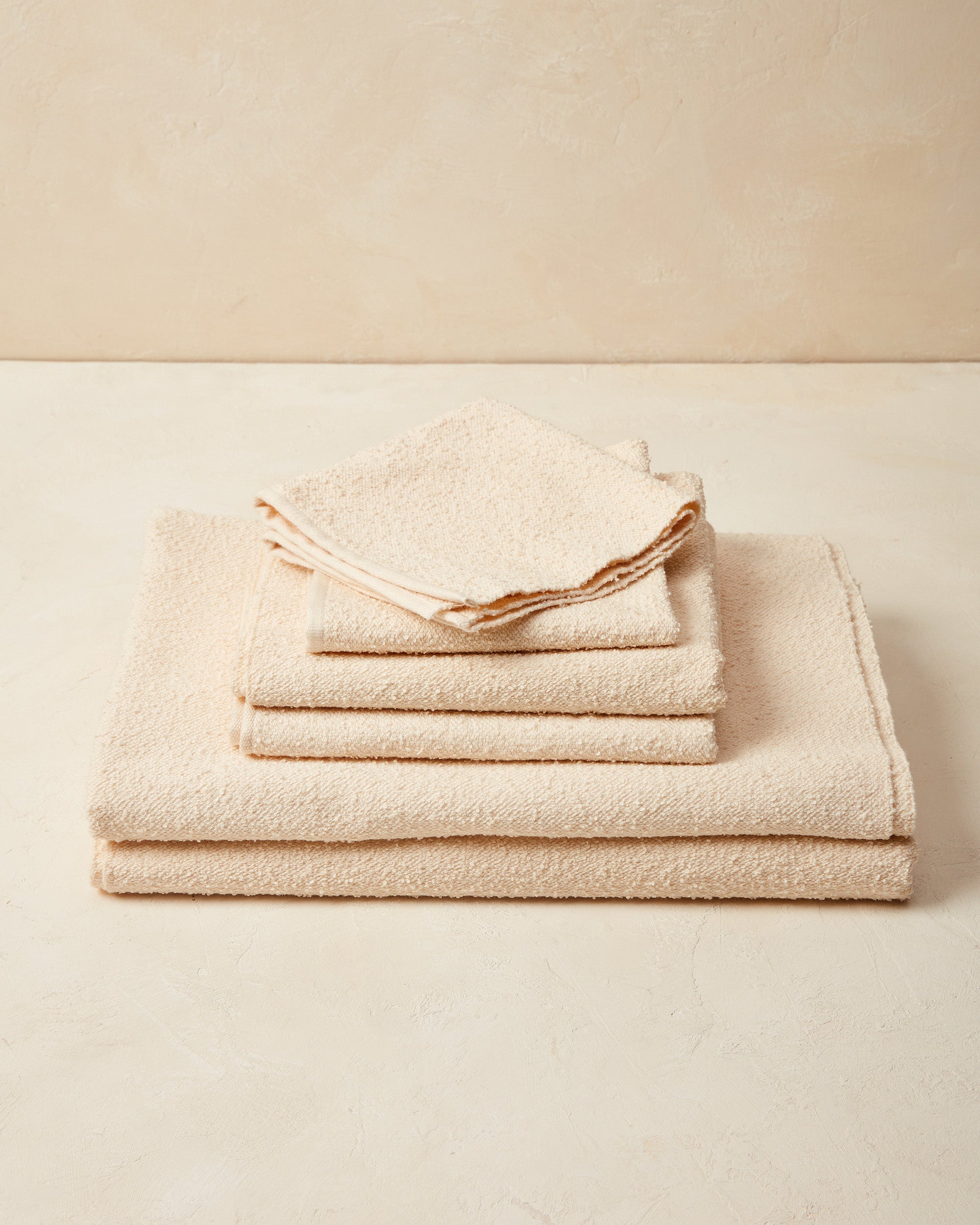 https://www.minna-goods.com/cdn/shop/files/Everyday-Towel-Set-Cream-styled-2_2000x.jpg?v=1688141295
