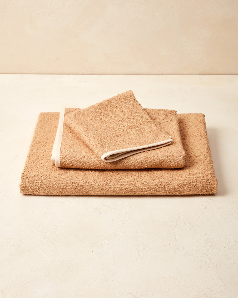 https://www.minna-goods.com/cdn/shop/files/Everyday-Towel-Set-Fawn-styled-1_1000x.jpg?v=1688141482