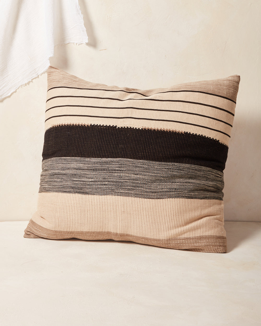 Pantelhó Pillow - Black + Beige