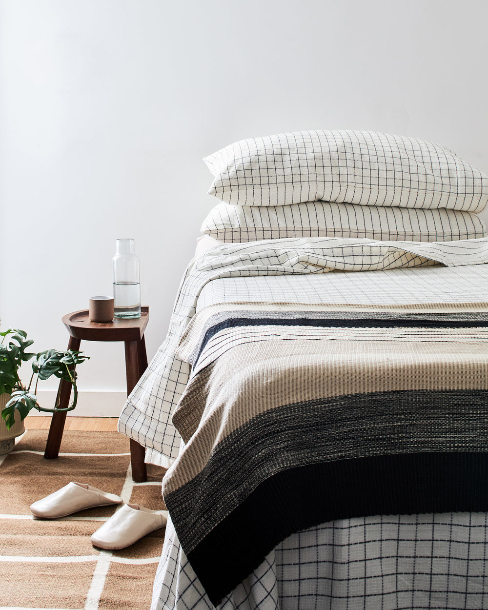 Beige bed throw clearance