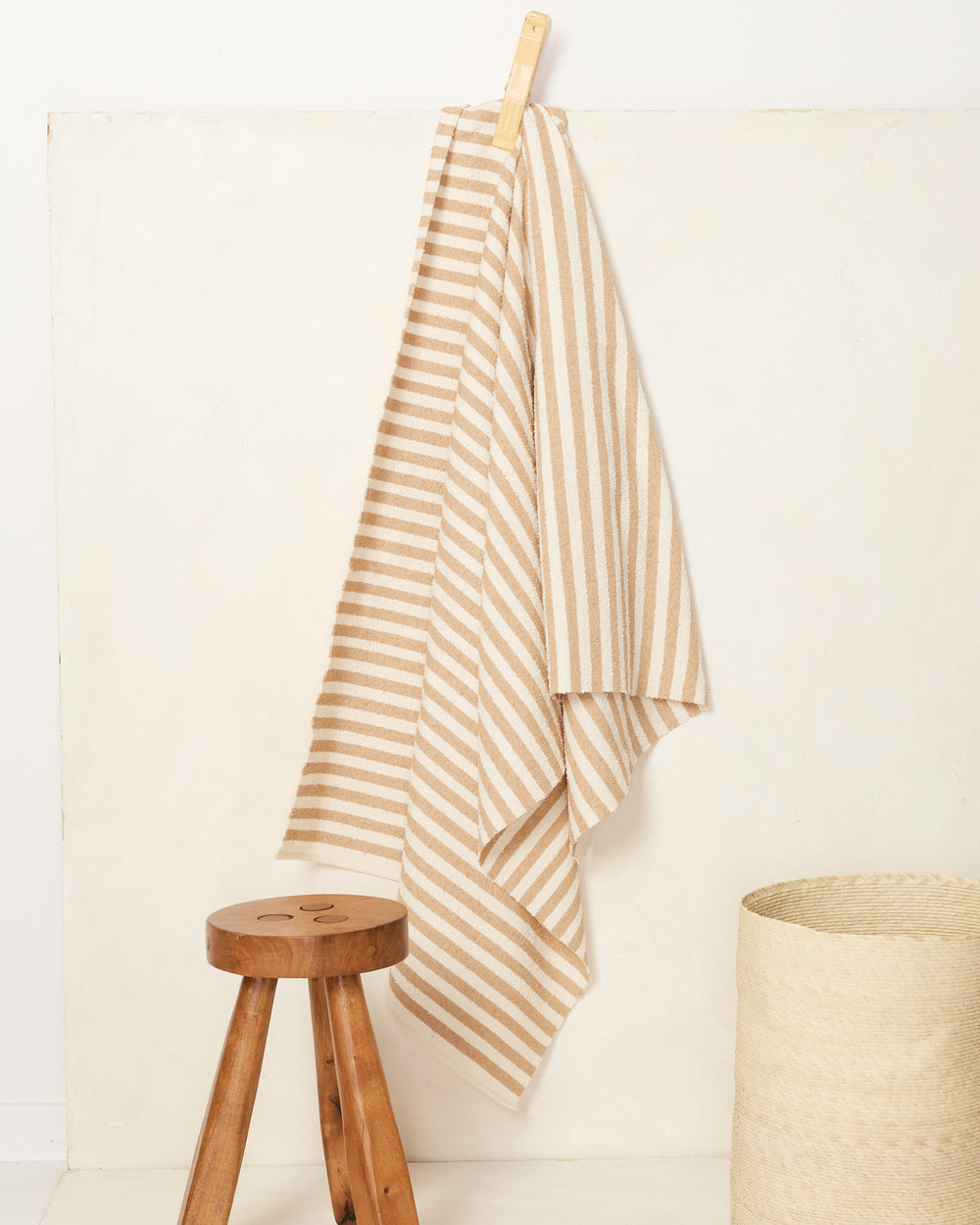 https://www.minna-goods.com/cdn/shop/products/Everyday-Bath-Towel-Fawn-Stripe-styled_1000x.jpg?v=1646244894