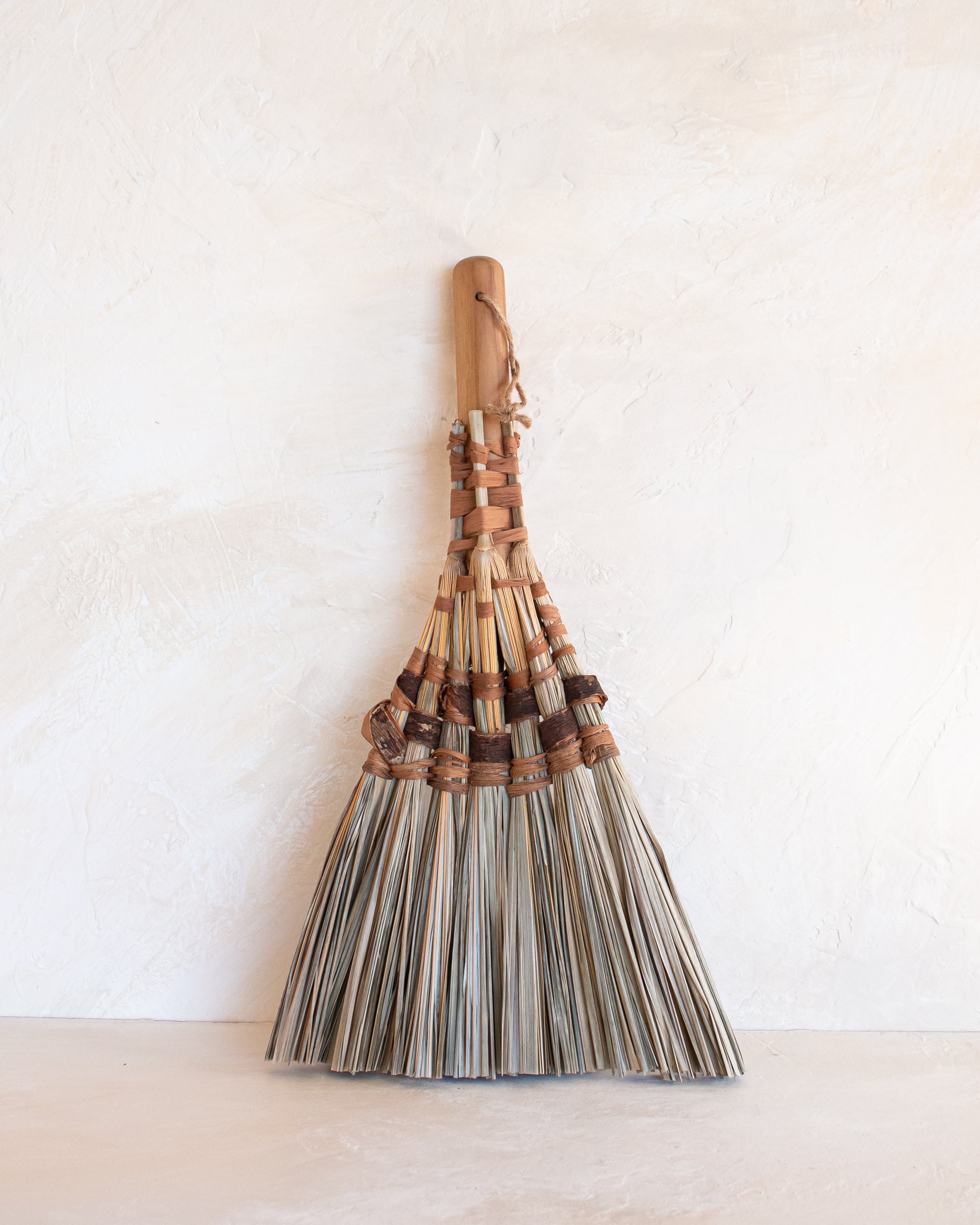 Itza Wood Escobo Handbroom