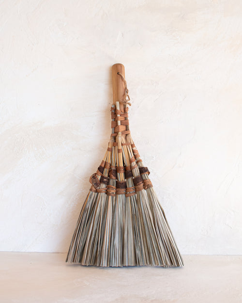 Itza Wood Escobo Handbroom